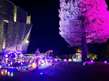 【黄昏】の光がやさしく照らす、幻想的なアート空間で特別な冬時間を 　ところざわサクラタウン冬のライトアップ 2025-2026 「Look Back I’llrumination　～黄昏～」