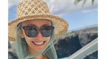 山田優 ハワイのプールサイドで美脚際立つミニ丈ワンピ姿公開！ヘルシーな肌見せのリゾート感あふれるショットに「センス良すぎ似合いすぎ」