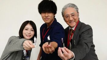 桐谷健太×長濱ねる×市村正親 アクスタにニッコリ！ほのぼのオフショット『院内警察』