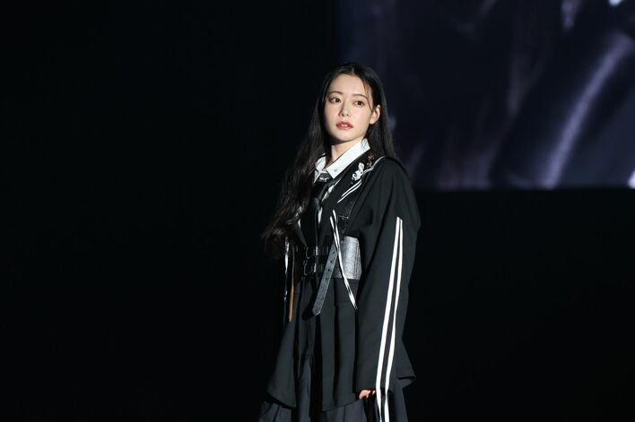 なこなこカップル・なごみが“卒業式”をテーマにしたプレッピースタイル