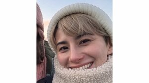 「一番行きたい国」ホラン千秋 ひとり旅で“地球の楽園のような場所”へ！大迫力の自然現象バックにした姿を披露「叫びたくなる美絶景」