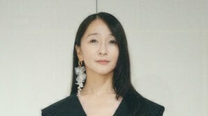 Perfume かしゆか “雰囲気違う”黒ワンピ姿で美脚のぞくショット公開！スタイル際立つクールな姿やキラキラ笑顔に「エレガント」