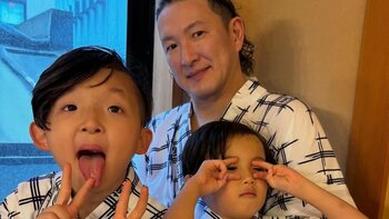 中村獅童 ハワイでの息子・陽喜の成長感じる比較ショットを公開！約8年後に同じ場所で撮影した幼少期の写真に「エモい」「成長にうるうる」