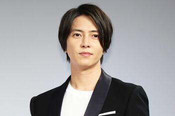 山下智久、コラボシューズ発表会で、スマホを取り出し「ちょっと写真いいですか？」