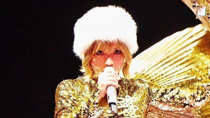 「女王感つよつよ♡」浜崎あゆみ 全身ゴールドの豪華衣装で圧倒的オーラ放ったステージショットに称賛 ピンクの“姫仕様”なラブブとの空港ショットも