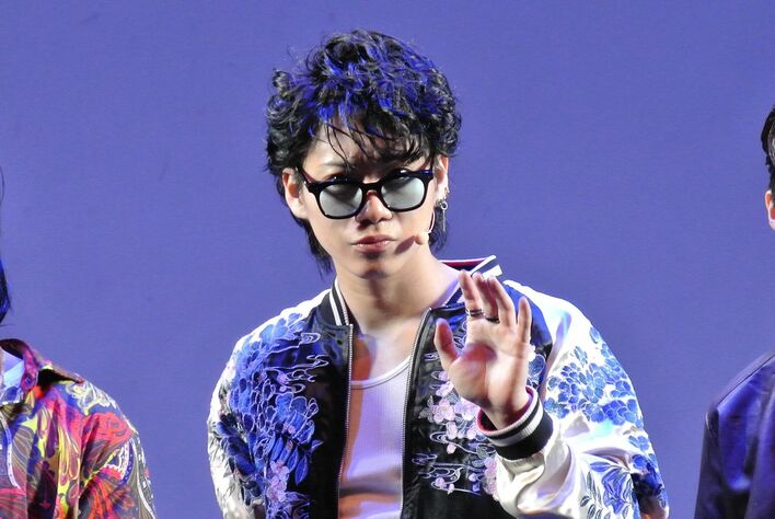 佐藤流司が“サングラスをかけて”濱マイクに！「心に問いかけてくる作品」とアピール