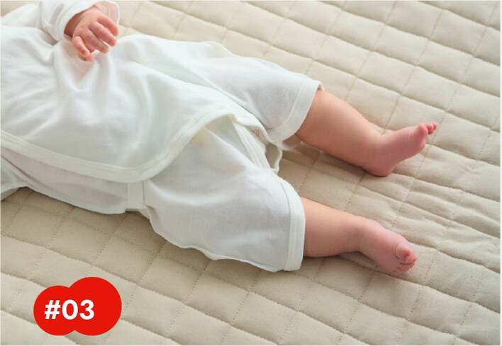 見た目よりも、便利さよりも。生まれたばかりの赤ちゃんが最初にまとう肌着に大切なこと。ーバイヤーの開発への想いを綴るー