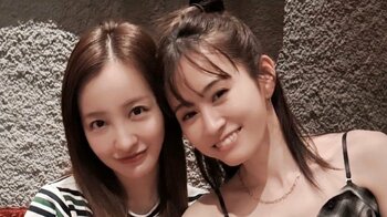 卒業から12年 前田敦子×板野友美 “最高最強コンビ”の顔寄せツーショットに反響！よみがえるAKB時代に「青春の時間！」「あつとも大好きすぎる」