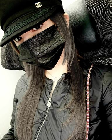 ハマサキ財閥最強」浜崎あゆみ 全身シャネルのコーディネートが