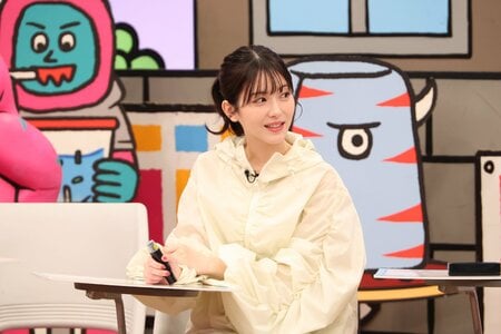 浜辺美波がSnow Man・目黒蓮に「答えるのが不得意すぎる」と疑惑の目を向けるも…ノブの「ハリー・ポッター」Tシャツ疑惑がすべてをかっさらう