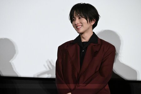 板垣李光人「あっち向いてホイに勝てた記憶がない」衝撃の告白で綱啓永と直接対決！勝負の結果は…『口に関するアンケート』初日舞台挨拶