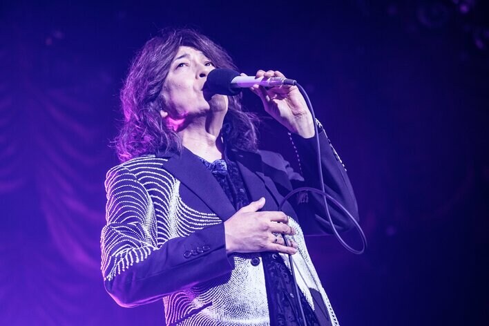 小野正利、59歳バースデイ・ライヴで新曲「Love in Gradation」を発表！祝福ムードに包まれたバースデイ・ライヴのレポートが到着！