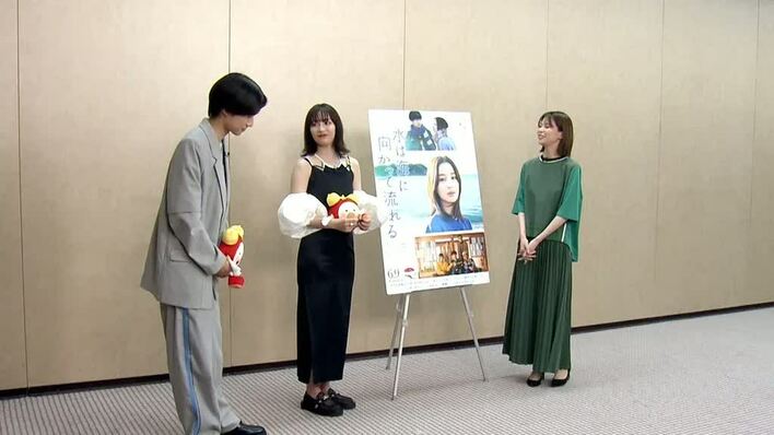 広瀬すず 大胆スリット入りでドレスで登場！「ちょっと大人ぶりました