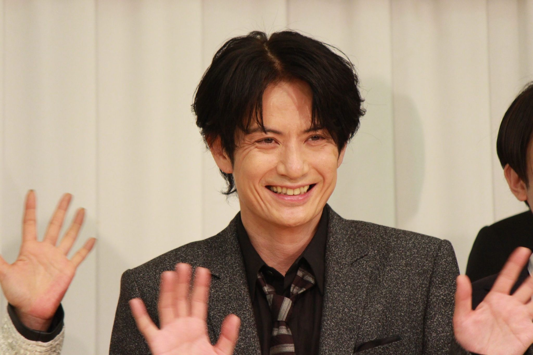 佐藤アツヒロ「光GENJIのメンバーに『お前は絶対に一人で旅行