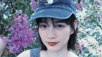 「美術品のよう」のん ノースリーブワンピの夏先取りな姿を公開！透き通る肌際立つショットに「ホントになにを着ても似合う」