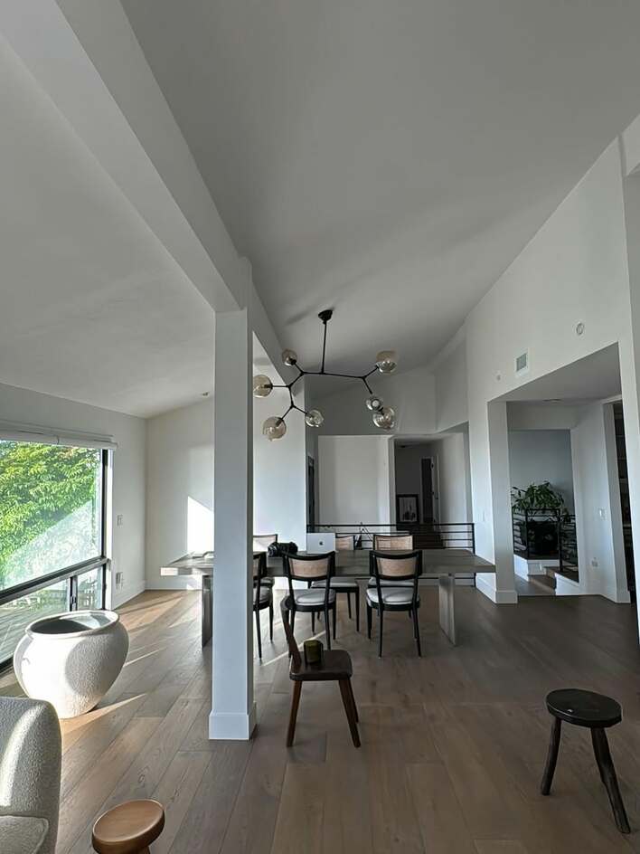 【画像7枚】「うわぁ素敵」カリフォルニアにある梨花の自宅がオシャレ！独特な照明や大きなダイニングテーブルを見る