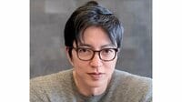 大沢たかお「肩幅どうなってます？」ニット×メガネ姿に反響 ギャップ際立つ“圧倒的な肩幅”に「AIかと･･･」「めちゃくちゃかっこいい」