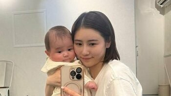 西野未姫 生後7ヵ月娘の“リモコン愛”強めな動画がかわいすぎ！必死の表情で手を伸ばす姿に「一生見てられる」「かわいいの更新中」