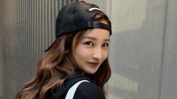 「クロムで揃えてみた」板野友美 美脚際立つミニスカ私服ショット披露に絶賛の声「反則です」「素敵すぎる」