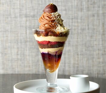 ホテルグランバッハ東京銀座　| ふたつの秋の味覚が織りなすハーモニーと、秋色のレイヤーが美しい「グランバッハ パフェ　‐栗と洋梨のパフェ-」を発売