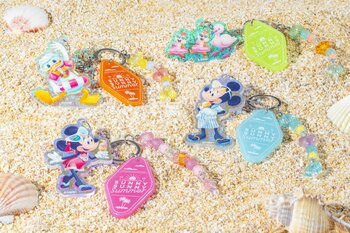 ミッキーたちと “バカンス気分”で夏を思いっきり楽しめる！暑い夏に欠かせないキュートなアイテムや爽やかなスイーツが新登場 ！