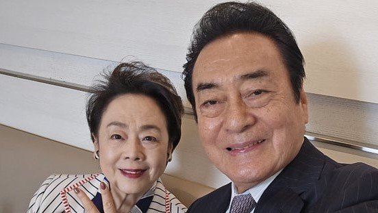 「奥様とラブラブ」高橋英樹 妻との帝国ホテルデート公開！手をつなぎ高級ランチを堪能する様子に「いつも仲良しで素敵」