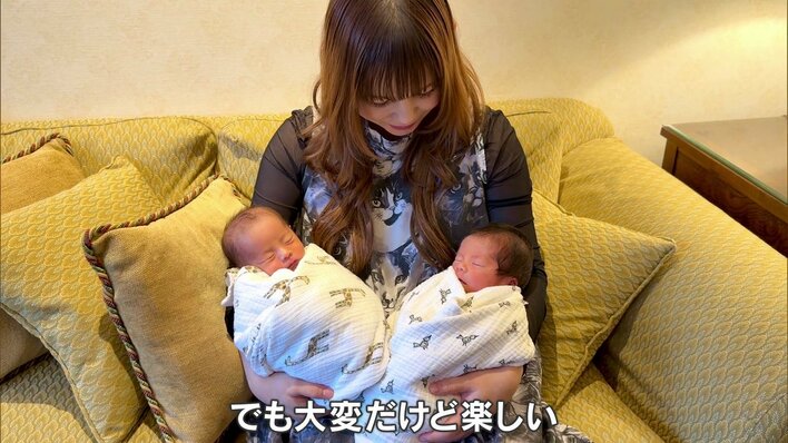 【画像24枚】ひどい手のむくみ、家で起き上がるのにも苦労…中川翔子がママになるまでの1ヵ月に独占密着した写真を見る