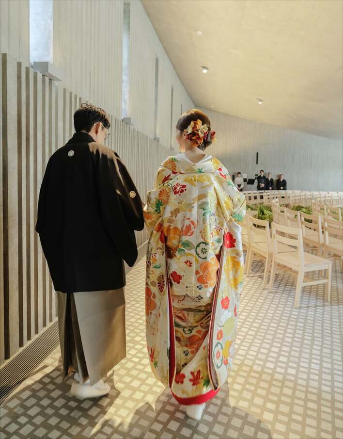 【画像】「お兄さんかと思った」武尊の妻・川口葵が結婚式で父と手をつないで歩く様子や仲良く自撮りをしているショットを見る