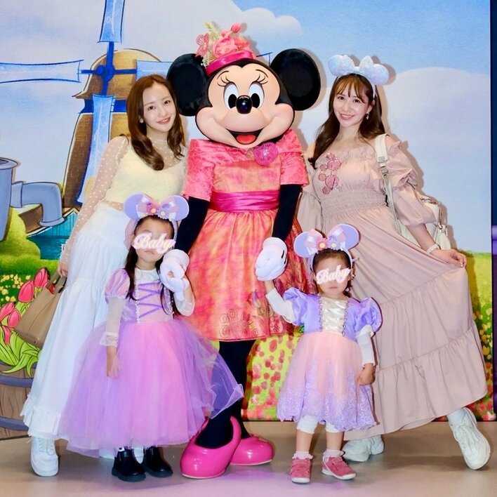 W親子ディズニー！板野友美＆河西智美 元AKBコンビでおそろいコーデの