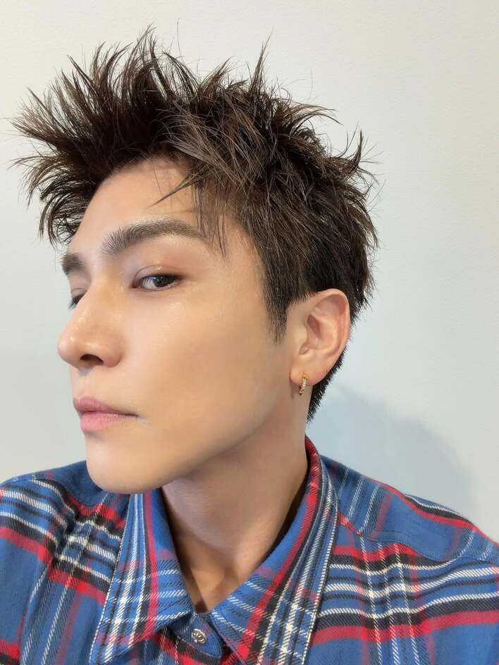 見る度若くなってる」岩田剛典 “ツンツンヘア”にイメチェン！爽やか