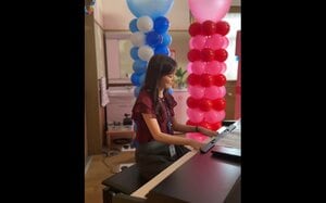 【お金はどこに払えば？】生田絵梨花が撮影現場でミニコンサート！？風間俊介のつぶやきにファンも共感『明日はもっと、いい日になる』