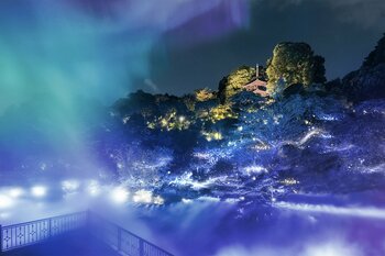 【ホテル椿山荘東京】進化した「東京雲海-八雲-」と森のオーロラが今冬初共演　クリスタルが繊細な光を放つ新演出「森のオーロラと雫の煌めき」11月10日（火）より開催
