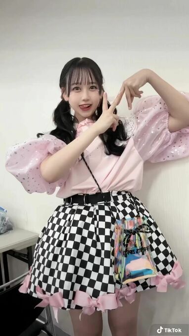 FRUITS ZIPPER松本かれん ぱっつん前髪でダンス披露「喜んだ？」の