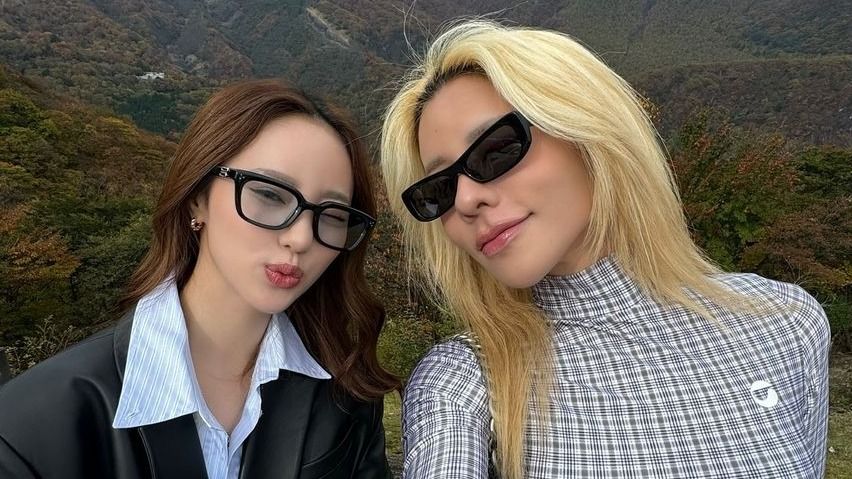 オシャレすぎ！」中町綾＆とうあ 日光の大自然をバックに秋の装いで