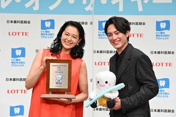 間宮祥太朗が“ベストスマイル受賞！「女優さんに近づくとき」に口臭で気遣い