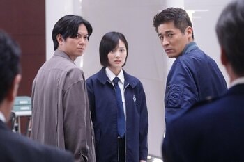 海雪事件の真相に迫る碇（佐藤隆太） 台風接近で捜査の中断を余儀なくされる一方、海へ逃げる黒木（柿澤勇人）＜『新東京水上警察』第10話完全版＞