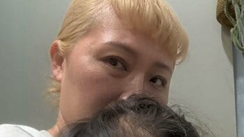 丸山桂里奈「初めて娘から…」3歳長女の手作りプレゼント公開！照れたように差し出す“モジモジ”ショット「めっちゃ可愛い〜」