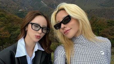 オシャレすぎ！」中町綾＆とうあ 日光の大自然をバックに秋の装いで