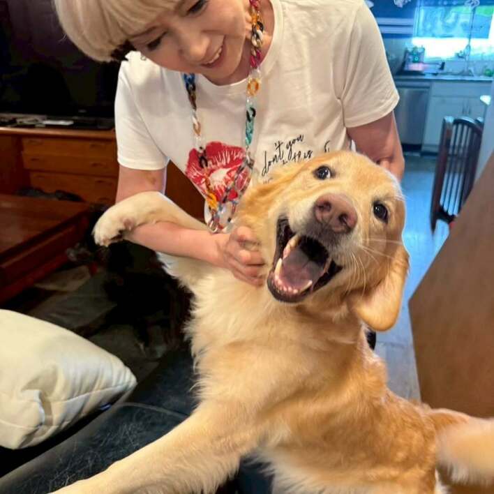 【画像7枚】「相変わらずハンサム」秋野暢子ハワイにいる”ボーイフレンド”とのツーショットを見る