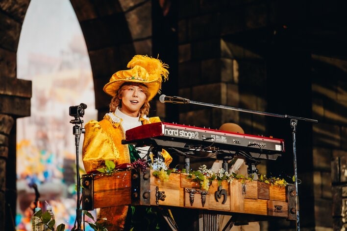 圧巻！高さ20mの巨大な塔が出現！Mrs. GREEN APPLE、規格外の演出で