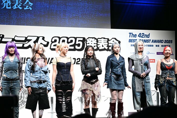 HANA 個性あふれるデニムコーデでベストジーニスト初受賞に歓喜「素敵