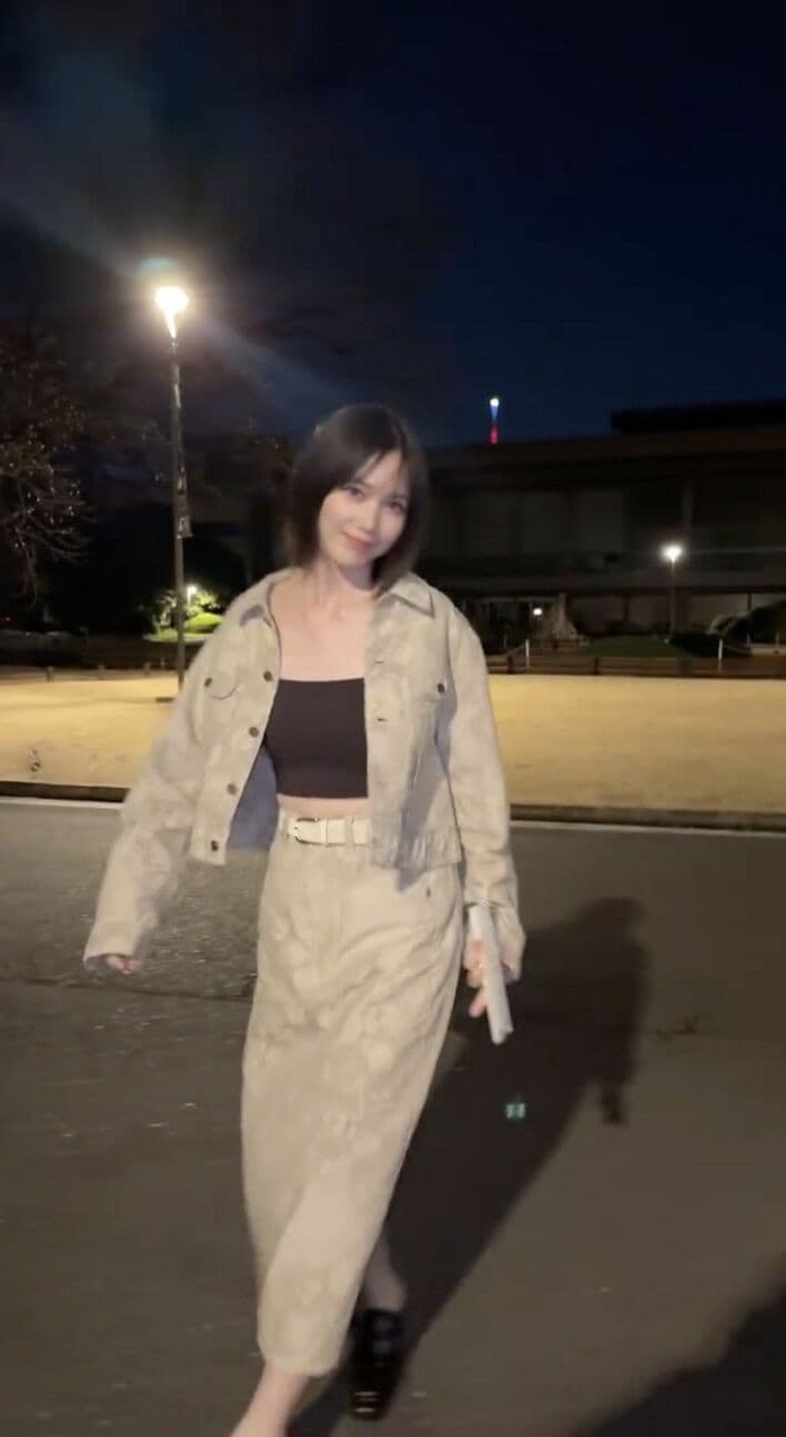 カッコ良過ぎ！」本田翼 “おなかチラ見せ”のセットアップコーデを披露