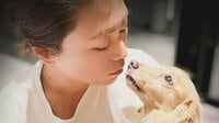 氷川きよし 闘病中の愛犬15歳の誕生日をバースデーソング＆ケーキでお祝い！愛情たっぷり注がれた5匹のわんこたちに「幸せなお子様たち」