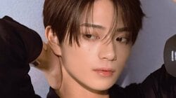 岩瀬洋志 胸元チラリの“色気ダダ漏れ”黒シャツ姿にファン悶絶！フェイスライン際立つショットや指ハートつくったおちゃめポーズに「どの角度も素敵」