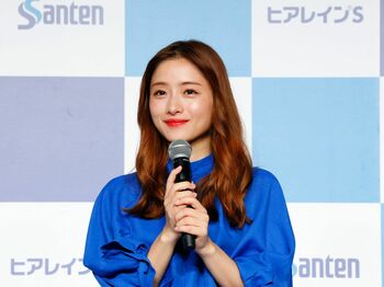 婚約発表の石原さとみが登壇！「いつもより緊張しています」とはにかみ、人生の転機、悔し泣きの過去を語る