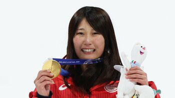 村瀬心椛らにメダルかけたのはリアル王女だった！元オリンピアン王女が笑顔で称える姿に「いつ見ても素敵」「お目にかかれるなんて」【ミラノ・コルティナ五輪】
