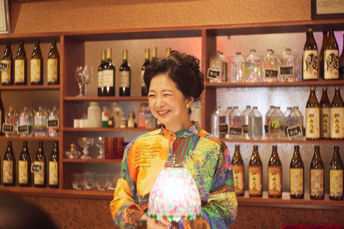 【写真6枚】『介護スナックベルサイユ』のシーン