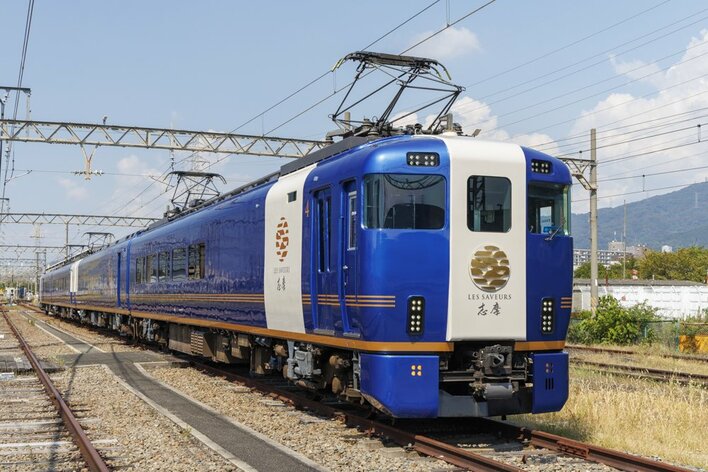 近畿日本鉄道の観光列車「Les Saveurs 志摩」の車両外装に当社塗料が採用