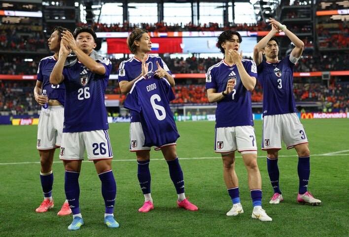 元日本代表キャプテン・吉田麻也がピッチで掲げた“あるもの”に反響