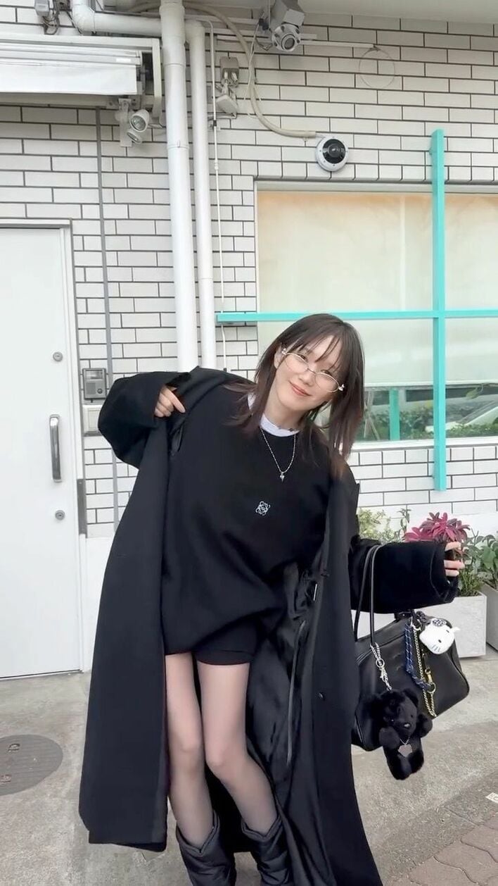 最高に似合ってます！」本田翼 ミニ丈モノトーンコーデを公開